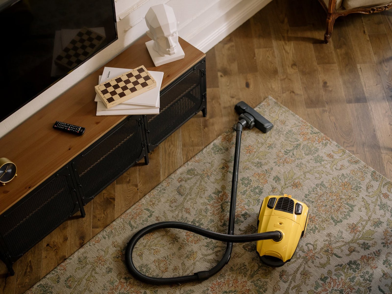 How to clean your carpet at home quickly and efficiently