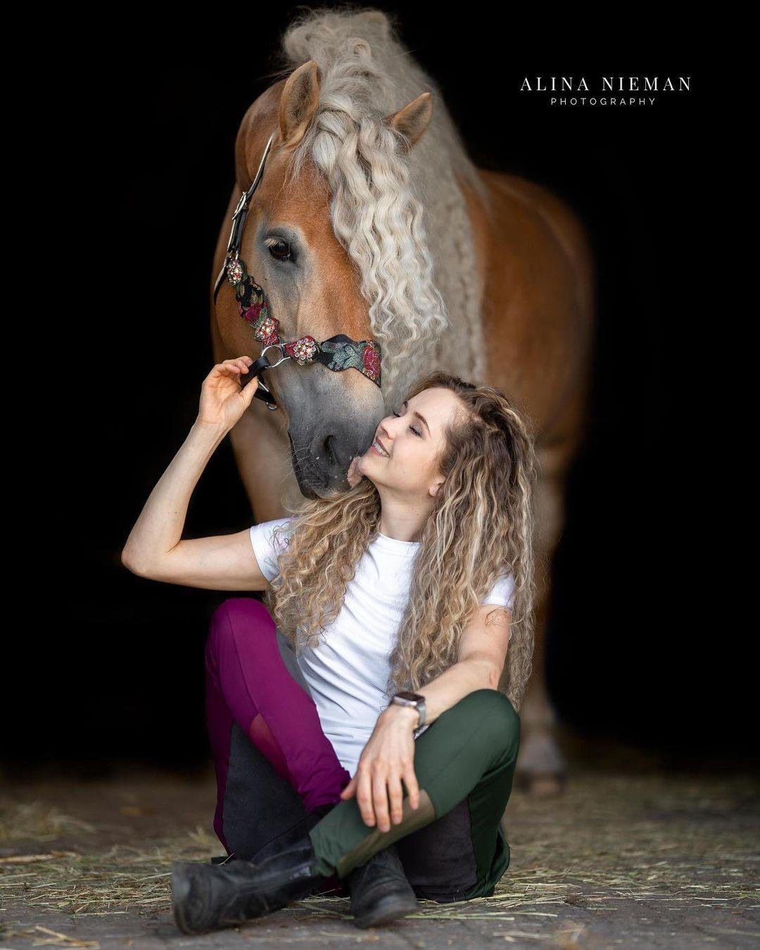 The girl shared photos with her horse from a fairy