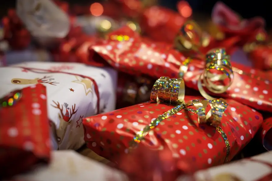 Elegant Christmas Gifting Ideas for Those Who Love Style and Comfort